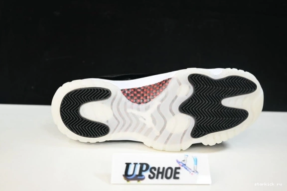 11 AV2187 001 AIR LOW AV2187-001 BLACK-WHITE RETRO JORDAN 0119